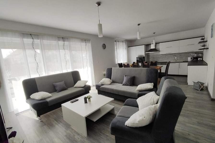 M&S&N Apartment กราโบวาซ ภายนอก รูปภาพ