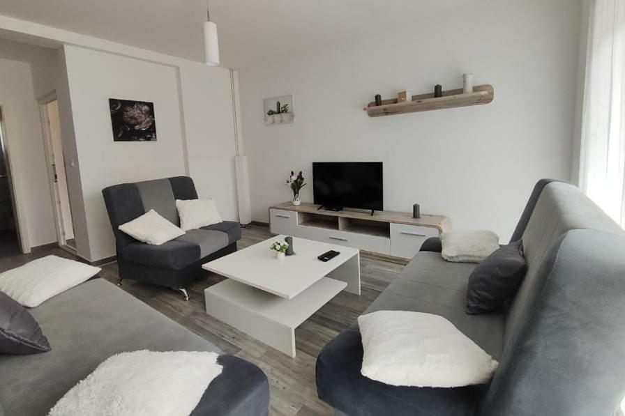 M&S&N Apartment กราโบวาซ ภายนอก รูปภาพ